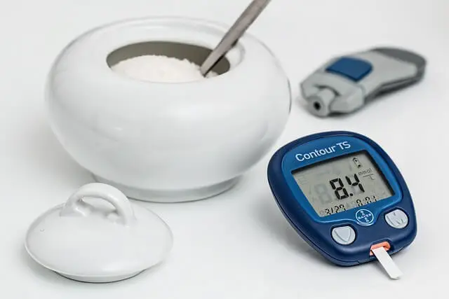 SUGAR POT AND GLUCOMETER